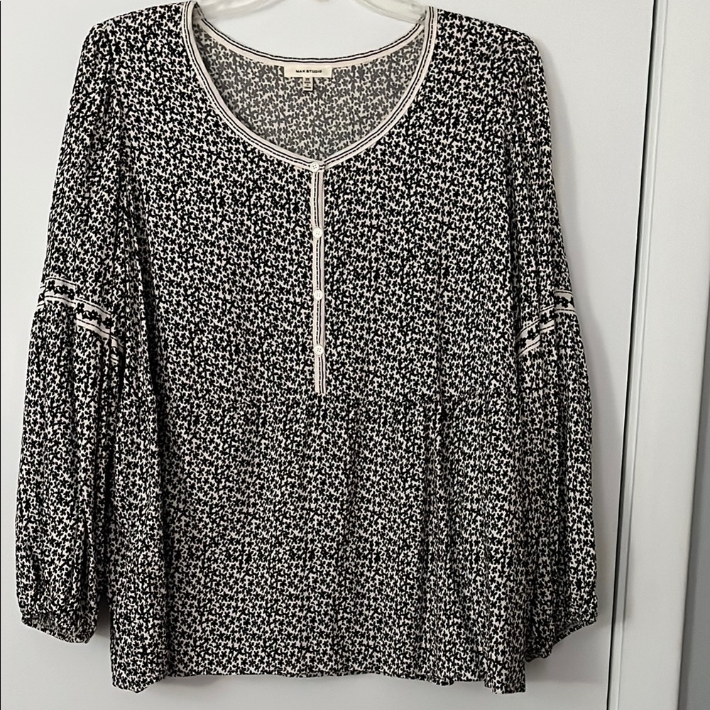 Max Studio Women's Black and White Patterned Top